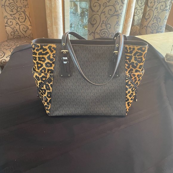 Michael Kors Signature Logo Accordion Tote Bag with Leopard Trim - Picture 2 of 6